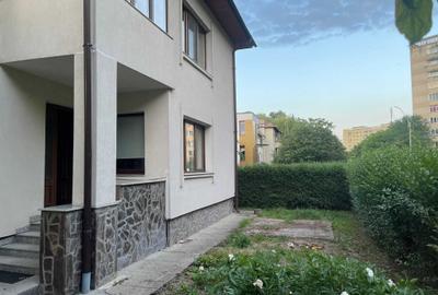 Casă cu 4 camere în Central - 2