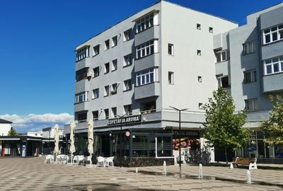 Apartament cu 4 camere decomandat în Central