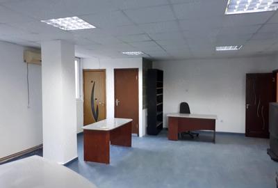 Apartament cu 5 camere decomandat în Titan
