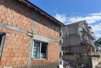 Casă cu 4 camere în Sânnicoară