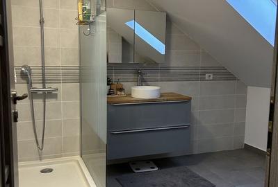 Apartament cu 4 camere decomandat în Dobroești