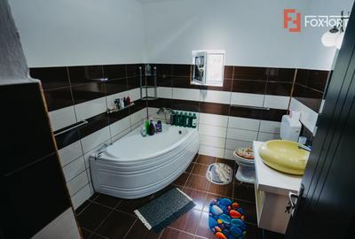 Casă individuală cu 8 camere cu Teren 4424 Mp în Jebel - 12