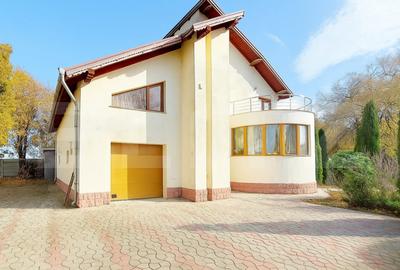 Casă cu 5 camere cu Teren 1199 Mp în Central