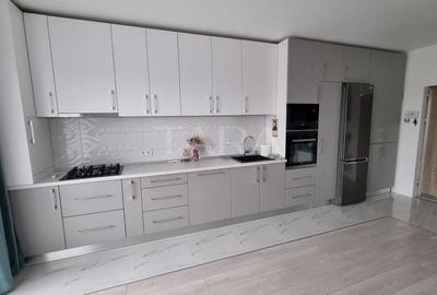 Apartament cu 3 camere semidecomandat, mobilat în Florești