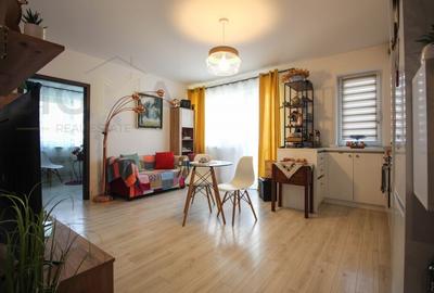 Apartament cu 3 camere semidecomandat, mobilat în Exterior Vest