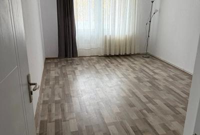 Apartament cu 2 camere decomandat în Pandurilor