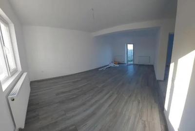 Casă cu 4 camere cu Teren 237 Mp în Central