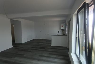 Casă individuală cu 4 camere cu Canalizare în Cârcea