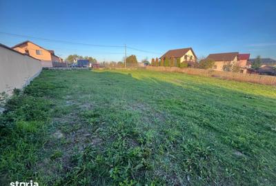 Teren de 2800 mp, în Prundu