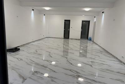 Spațiu comercial, de 80 mp, în Central - 7