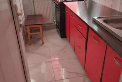 Apartament cu 3 camere decomandat în Exterior Vest