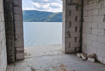 Spațiu comercial, de 1,600 mp, în Eșelnița - 2