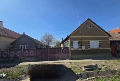Casă cu 4 camere cu Teren 120 Mp în Central - 1