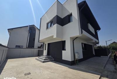 Casă cu 4 camere cu Teren 400 Mp în Central
