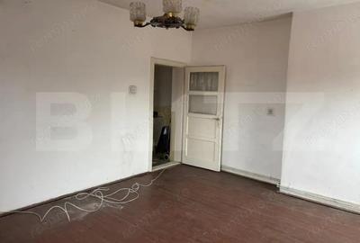 Apartament cu 4 camere semidecomandat în Central