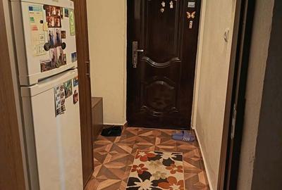 Garsonieră decomandată în Lotrului