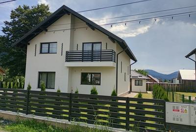 Casă cu 3 camere în Central