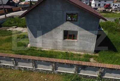 Casă cu 5 camere cu Teren 1204 Mp în Central