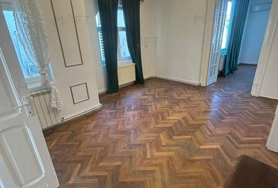 Apartament cu 6 camere decomandat în Tineretului