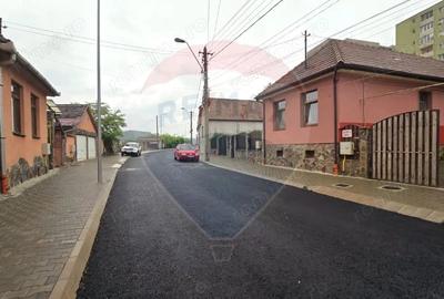 Casă cu 3 camere cu Teren 250 Mp în Central