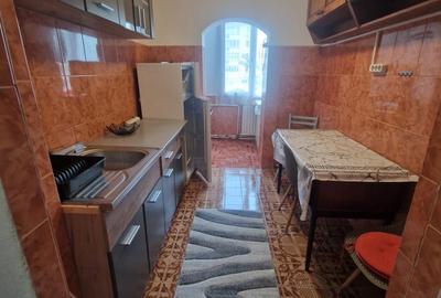 Apartament cu 3 camere decomandat în Girocului