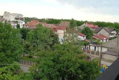 Apartament cu 2 camere semidecomandat în Lazu