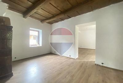 Casă cu Teren 1523 Mp în Valchid