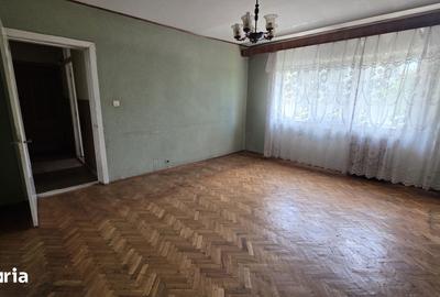 Apartament cu 3 camere decomandat în Traian