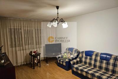 Apartament cu 3 camere decomandat în Apusului
