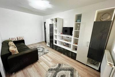 Apartament cu 3 camere semidecomandat în Craiovița Nouă