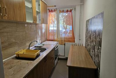 Apartament cu 2 camere semidecomandat în Ostroveni