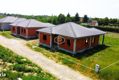 Casă cu 4 camere în Bercu Roșu