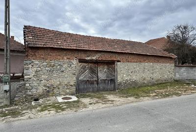 Casă cu Teren 1000 Mp în Central