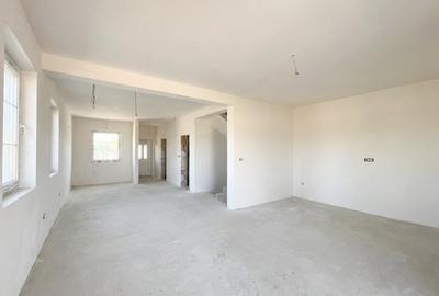 Duplex cu 4 camere cu Canalizare în Moșnița Veche