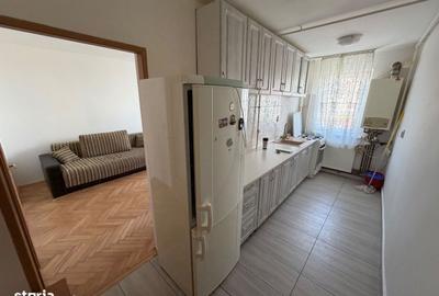 Apartament cu 3 camere în Cetate