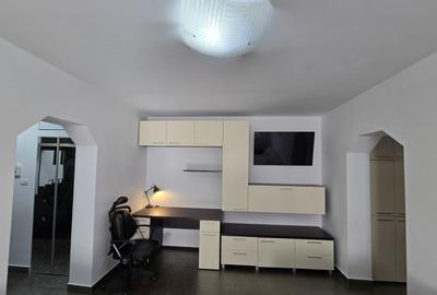 Apartament cu 2 camere semidecomandat în Tomis II