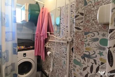 Apartament cu 3 camere semidecomandat în Gojdu