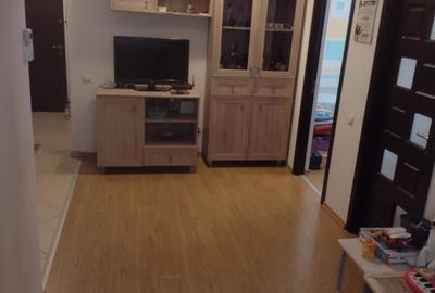 Apartament cu 3 camere semidecomandat în Rahova - 2