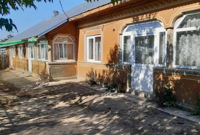 Casă cu Teren 2000 Mp în Comana