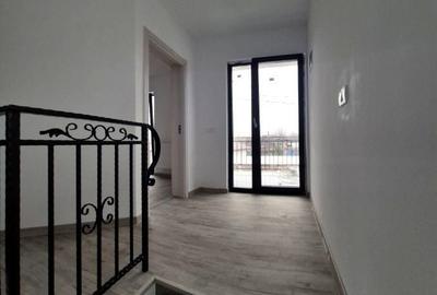 Casă cu 4 camere în Lumina