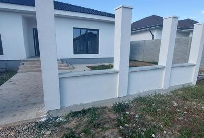 Casă cu 4 camere cu Teren 500 Mp în Central