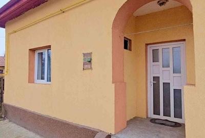 Casă cu 4 camere în Traian