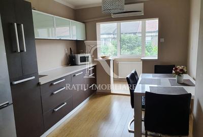Apartament cu 3 camere decomandat, mobilat în Decebal