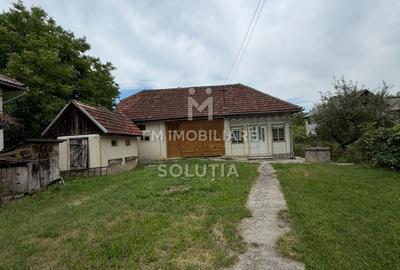 Casă cu 2 camere cu Teren 2200 Mp în Central