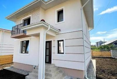 Casă individuală cu 4 camere cu Canalizare în Cug