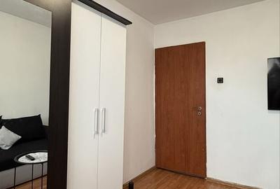 Apartament cu 3 camere decomandat în Rahova - 2