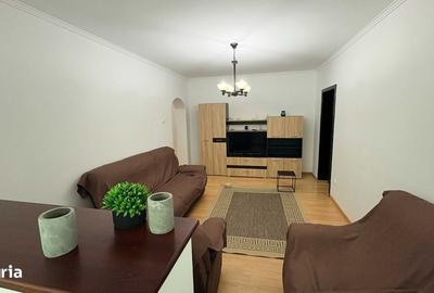 Apartament cu 4 camere semidecomandat în Tătărași