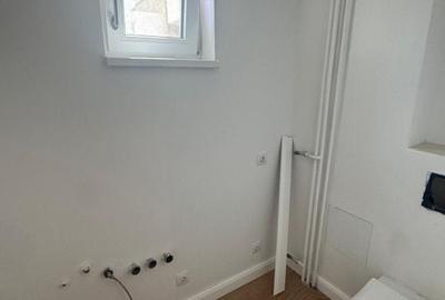 Apartament cu 3 camere decomandat în Calea București