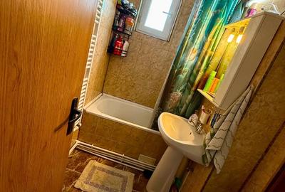 Apartament cu 3 camere decomandat în Trivale