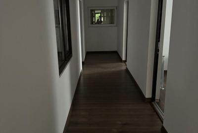 Casă cu 8 camere cu Teren 155 Mp în Central